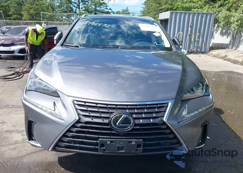 2021 Lexus Nx 300 z USA, uszkodzony, nr VIN JTJDARDZ8M2240786